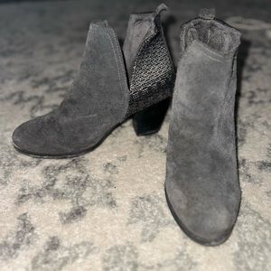 Minnetonka Boots grey suede size 6.5